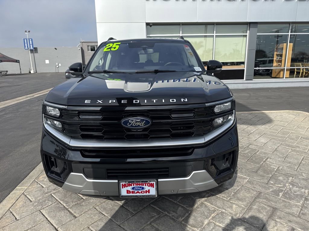 Used 2025 Ford Expedition Max Platinum w/ Platinum Ultimate Package AWD/4WD image 39