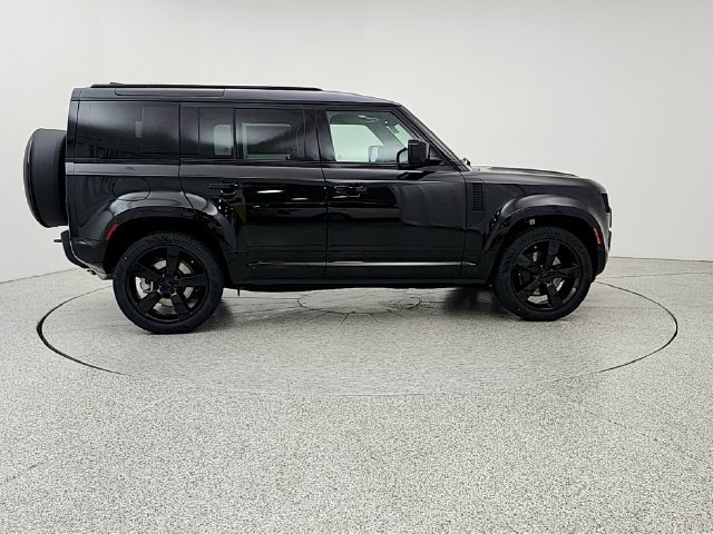 New 2026 Land Rover Defender 110 X-Dynamic SE AWD/4WD image 4
