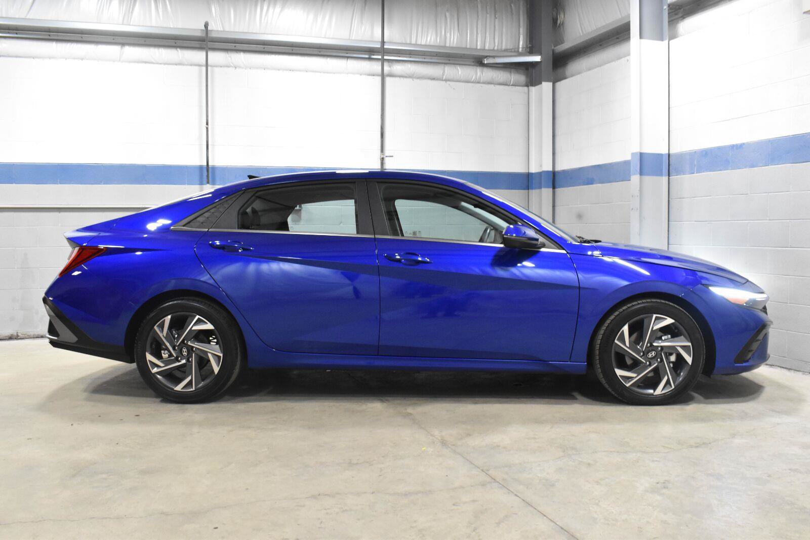 Used 2024 Hyundai Elantra Limited FWD image 26