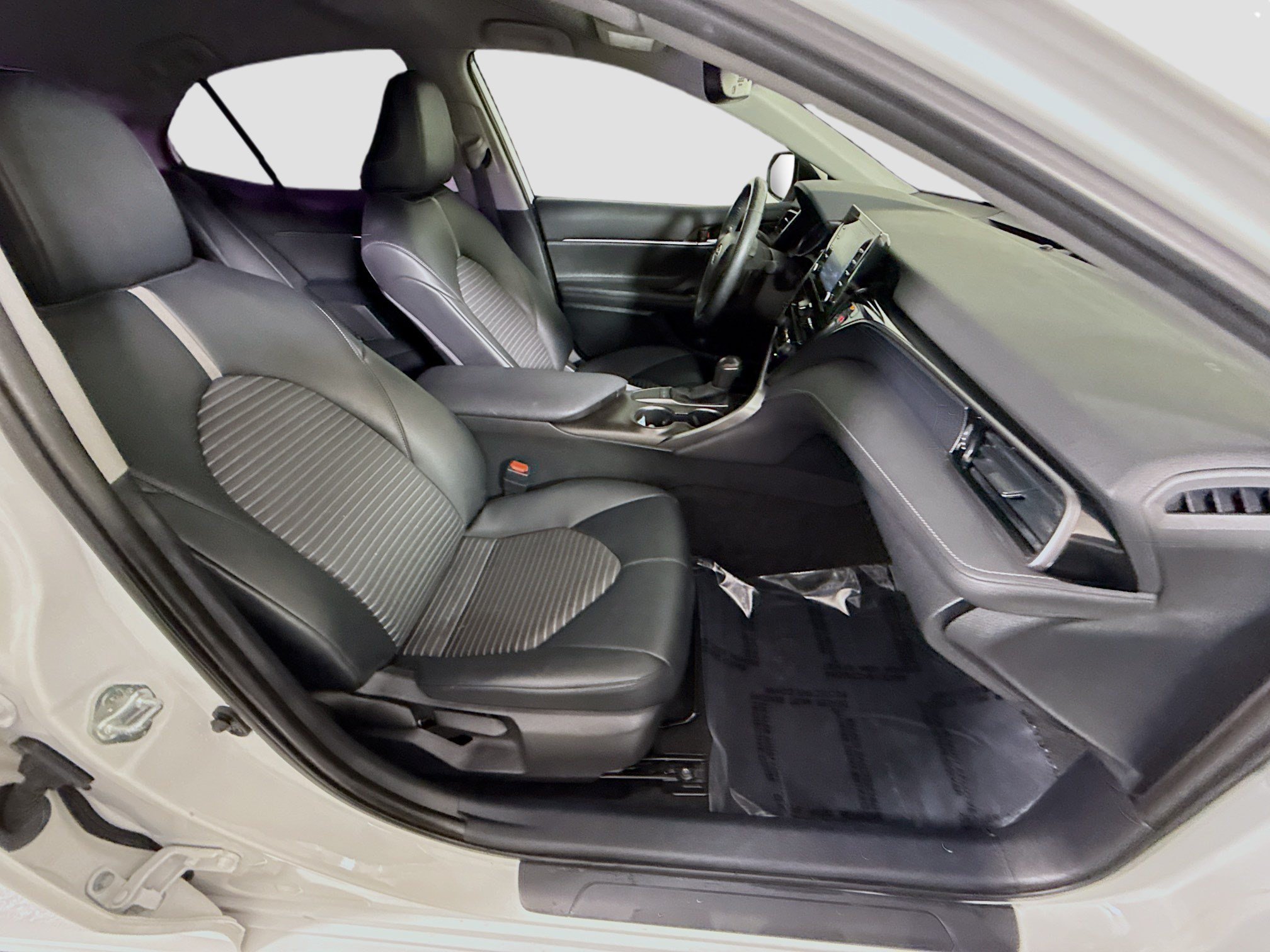 Used 2022 Toyota Camry SE w/ Convenience Package FWD image 29