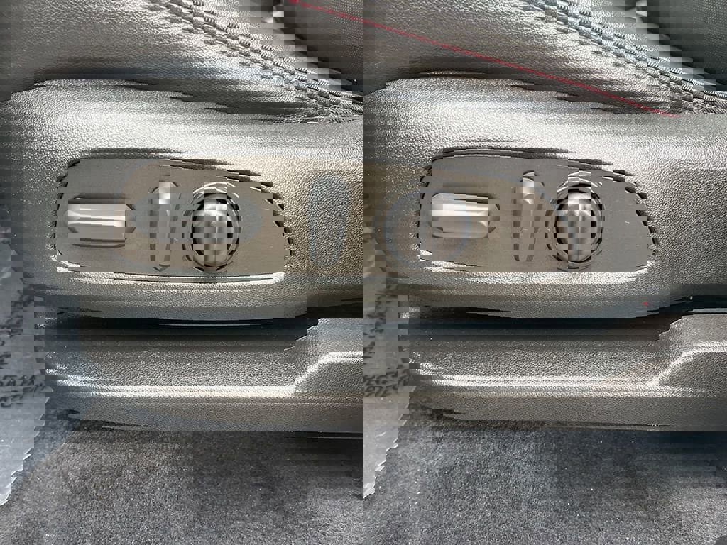 Used 2023 Chevrolet Traverse RS image 27