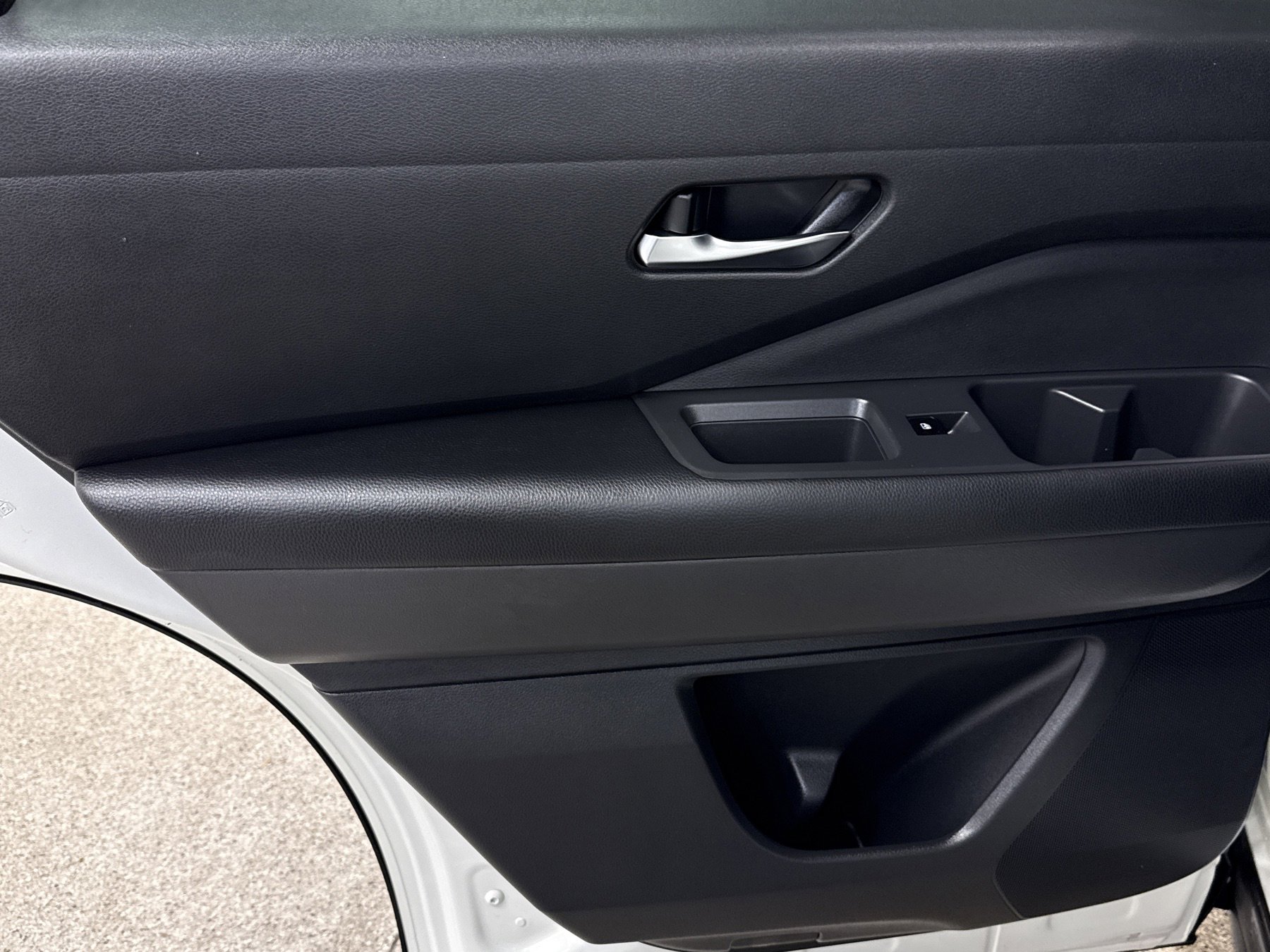 Used 2022 Nissan Pathfinder SV w/ SV Premium Package image 12