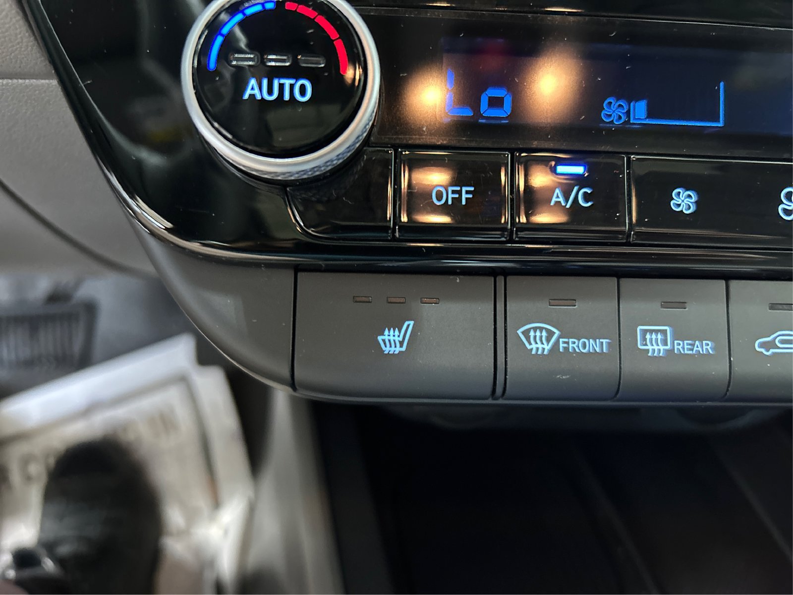 Used 2025 Hyundai Elantra SEL FWD image 31