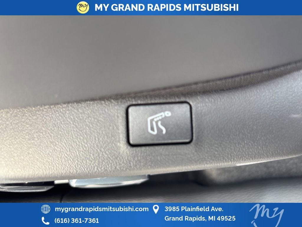New 2025 Mitsubishi Outlander SEL image 22
