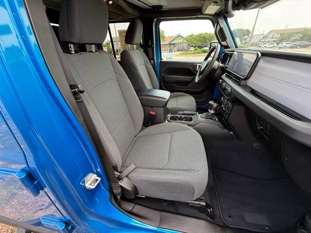 Certified 2024 Jeep Gladiator Sport AWD/4WD image 12