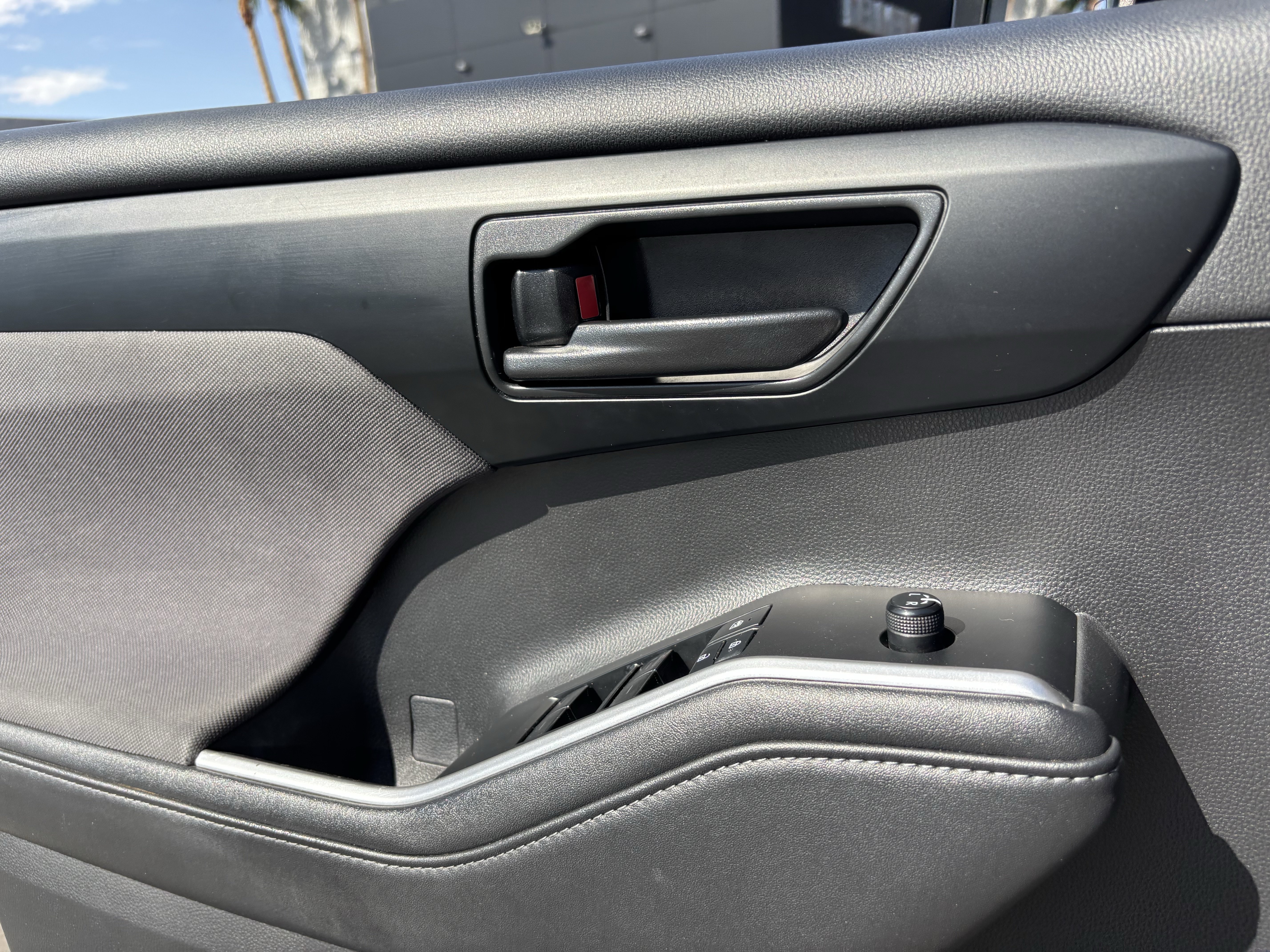 Used 2021 Toyota Highlander L FWD image 19