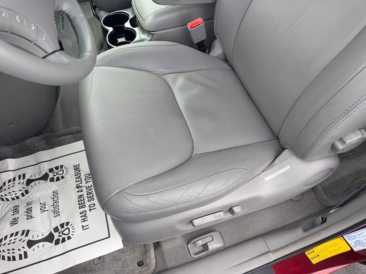 Used 2004 Toyota Sienna XLE w/ XLE Pkg 19 FWD image 16
