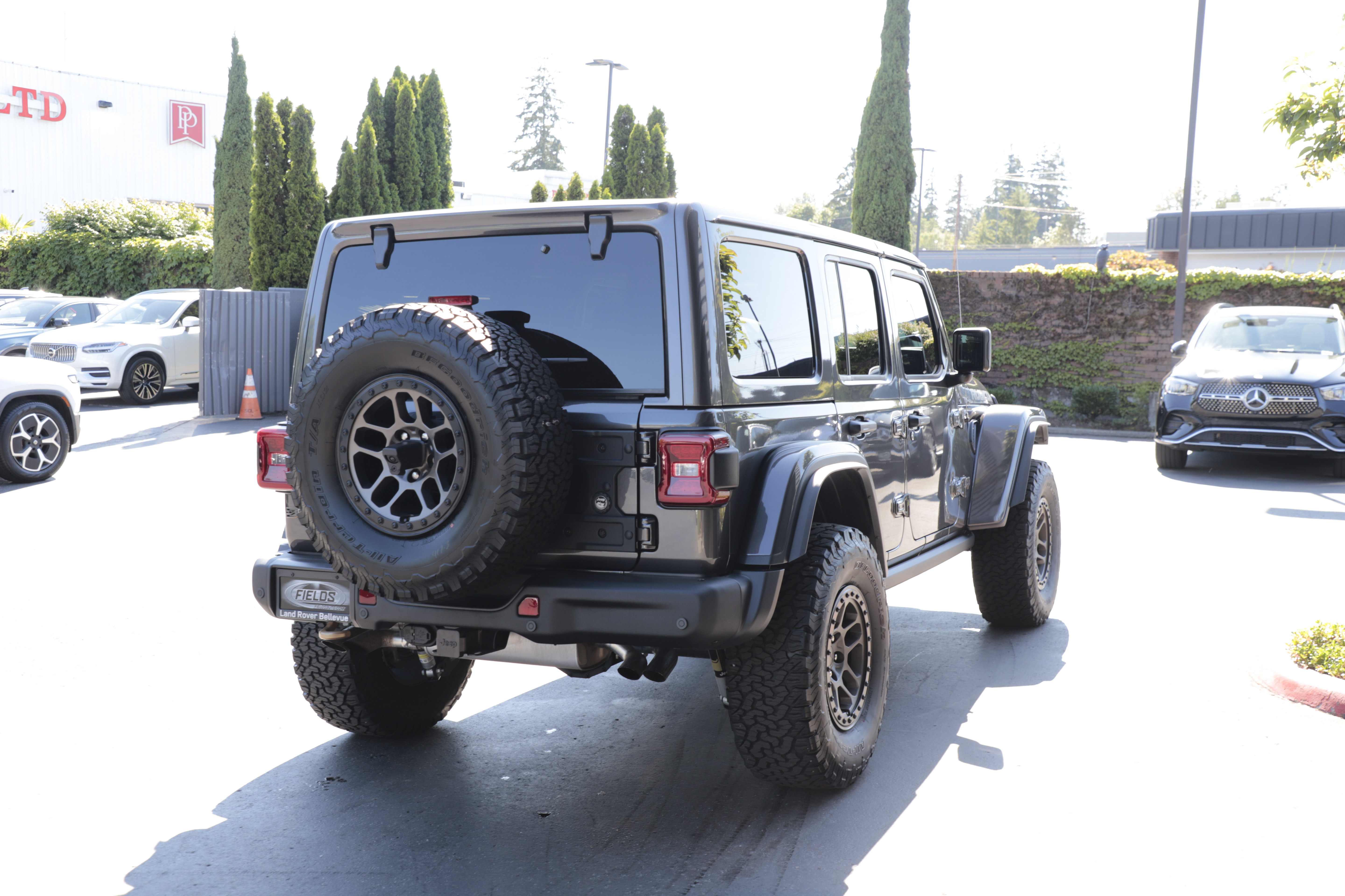 Used 2022 Jeep Wrangler Unlimited Rubicon w/ Xtreme Recon 35" Tire Package AWD/4WD image 8