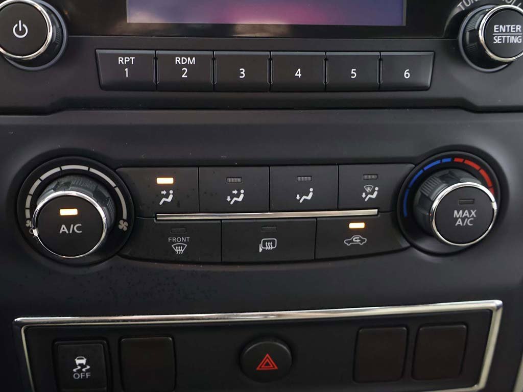 Used 2017 Nissan Titan SV image 41