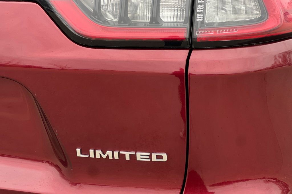 Used 2019 Jeep Cherokee Limited w/ Luxury Group image 23