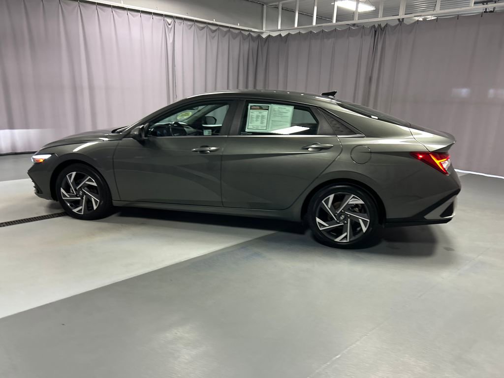 Used 2025 Hyundai Elantra SEL image 4