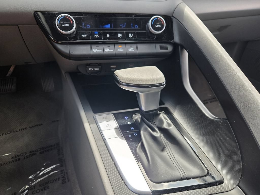Certified 2024 Hyundai Elantra SEL FWD image 17