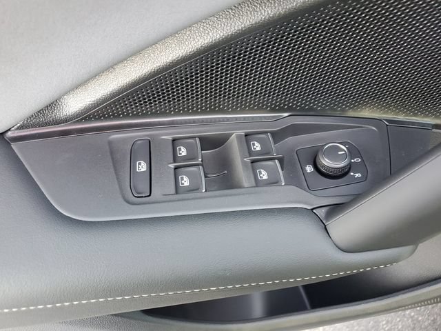 New 2026 Volkswagen Tiguan SE AWD/4WD image 16