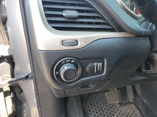 Used 2014 Jeep Cherokee Sport w/ Cold Weather Group AWD/4WD image 12