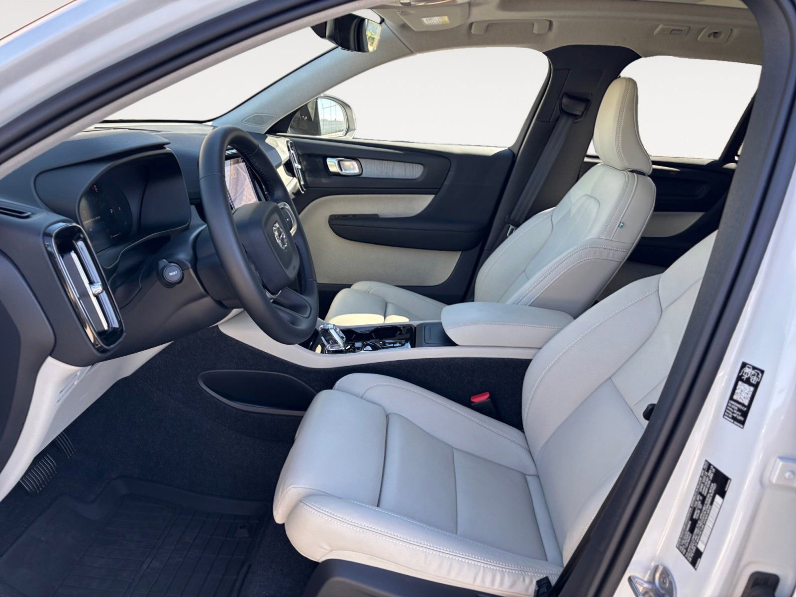 New 2026 Volvo XC40 B5 Plus w/ Protection Package Premier image 9