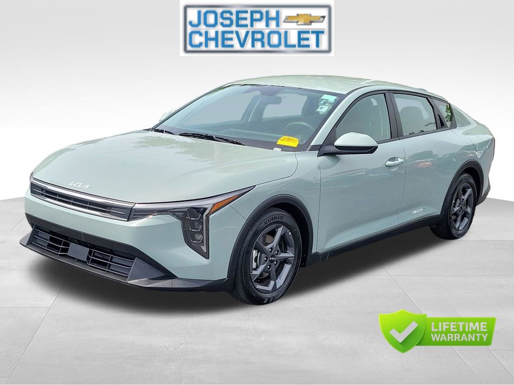 Used 2025 Kia K4 LXS FWD image 2
