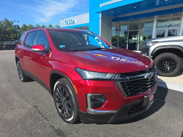 Used 2023 Chevrolet Traverse RS w/ LPO, Floor Liner Package image 1