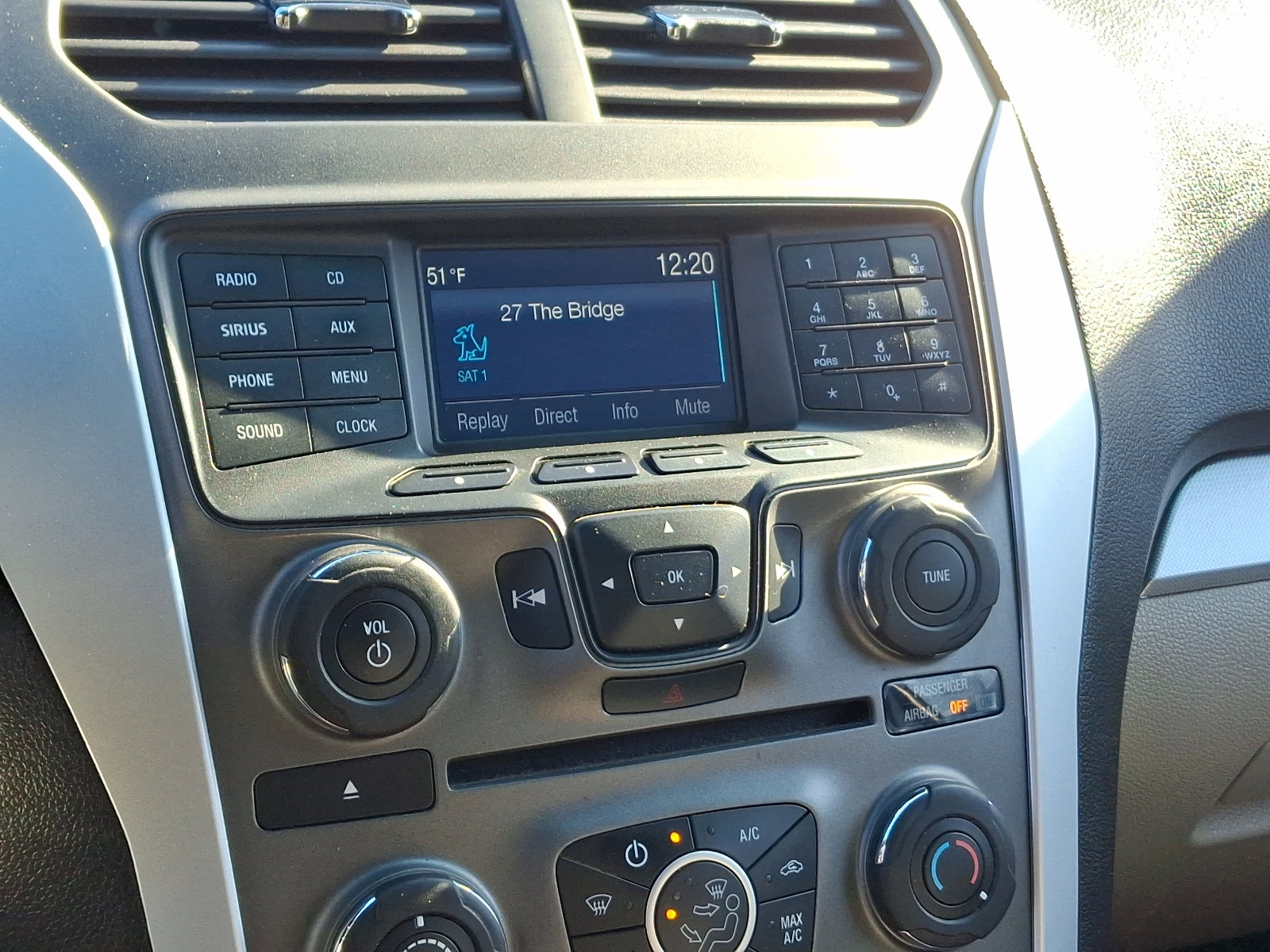 Used 2015 Ford Explorer XLT image 18