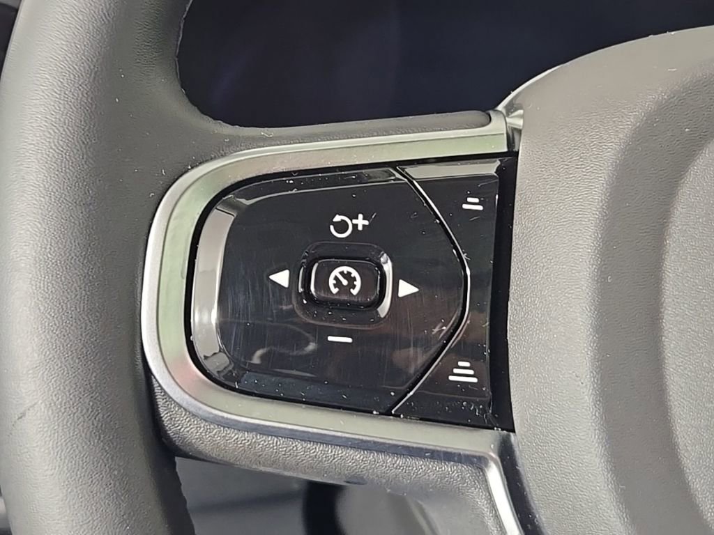 Certified 2025 Volvo V60 B5 Cross Country Plus image 24