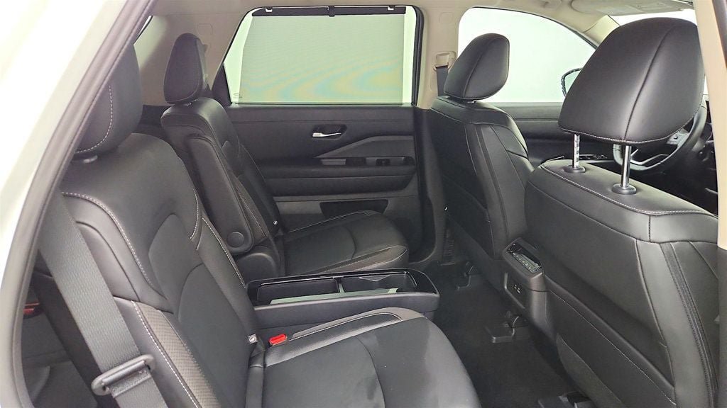 Used 2024 Nissan Pathfinder SL w/ SL Premium Package FWD image 38