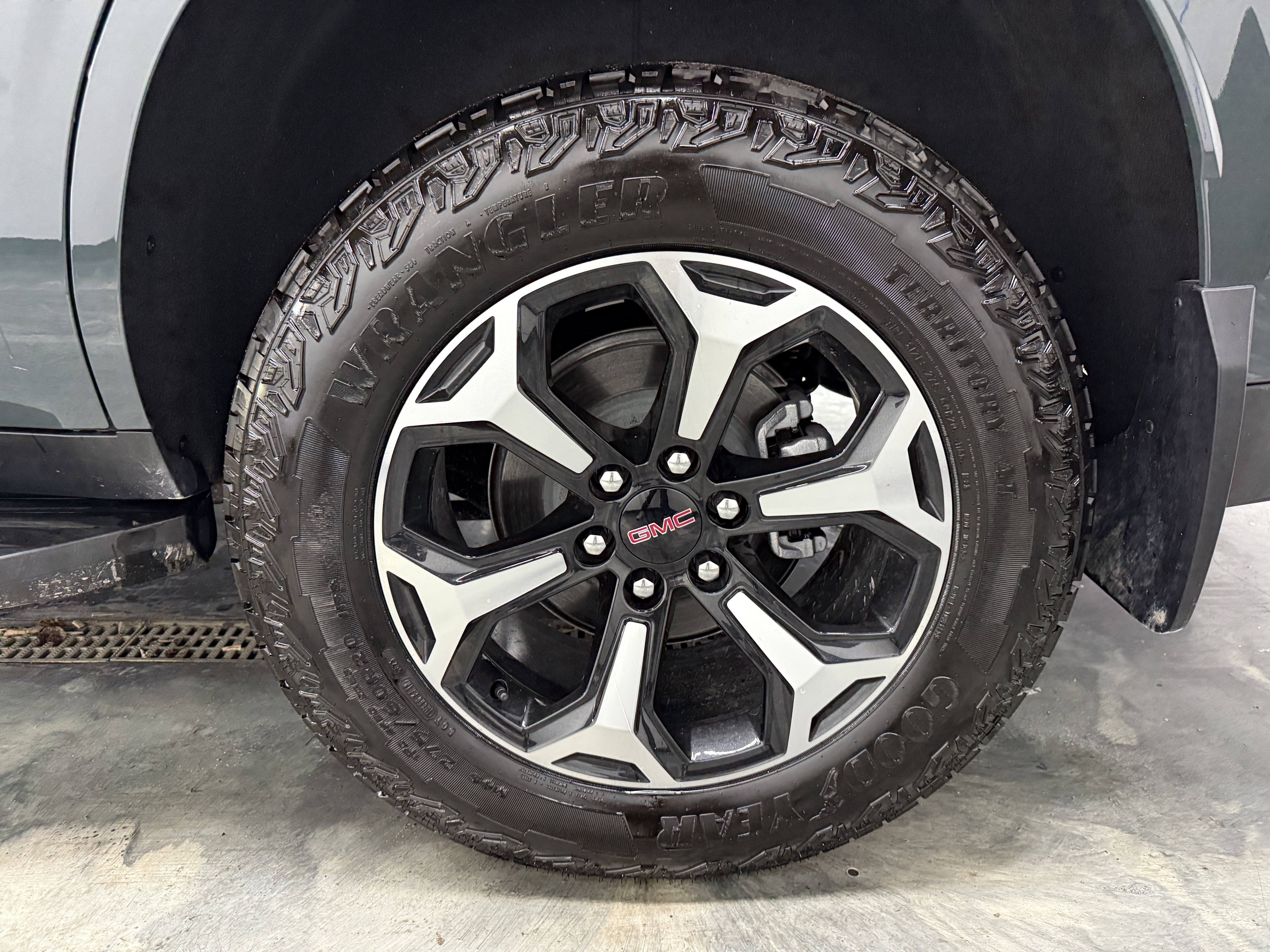 Used 2026 GMC Yukon AT4 image 37