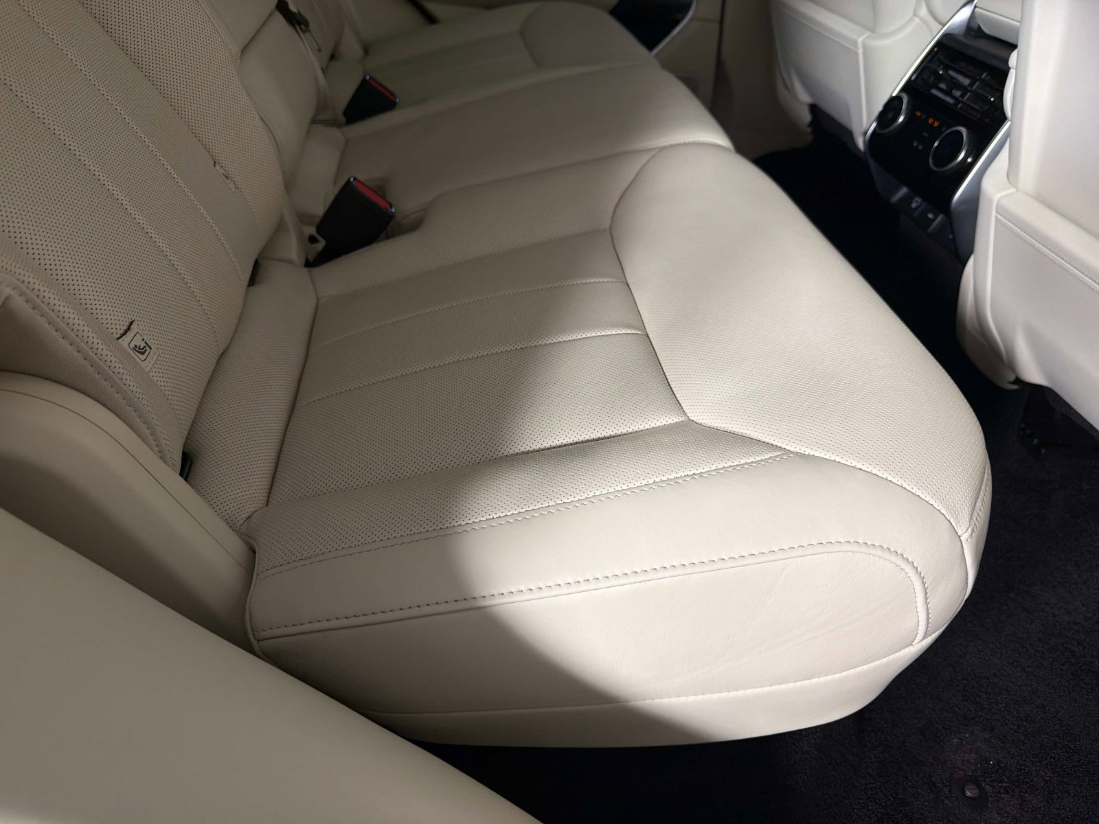 Used 2023 Land Rover Range Rover SE image 27