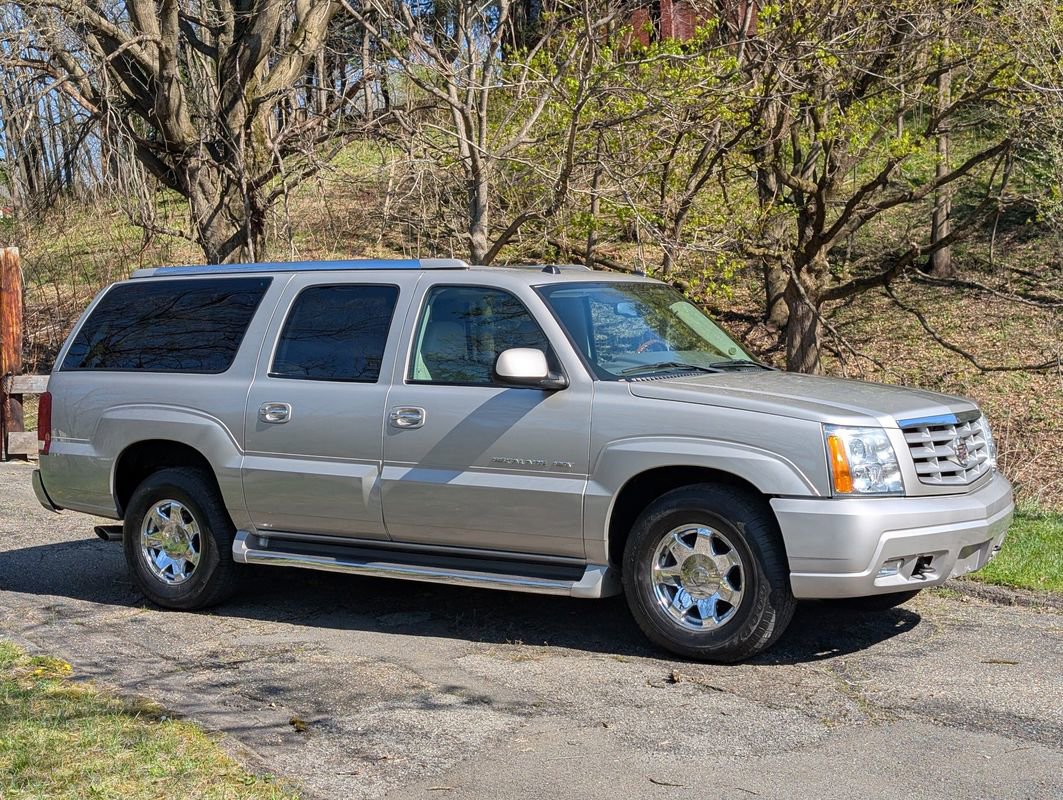 Used 2004 Cadillac Escalade ESV AWD image 10