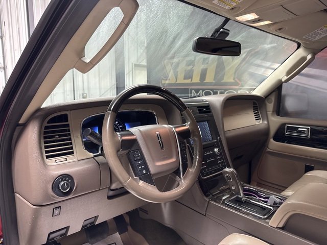Used 2017 Lincoln Navigator Select image 5