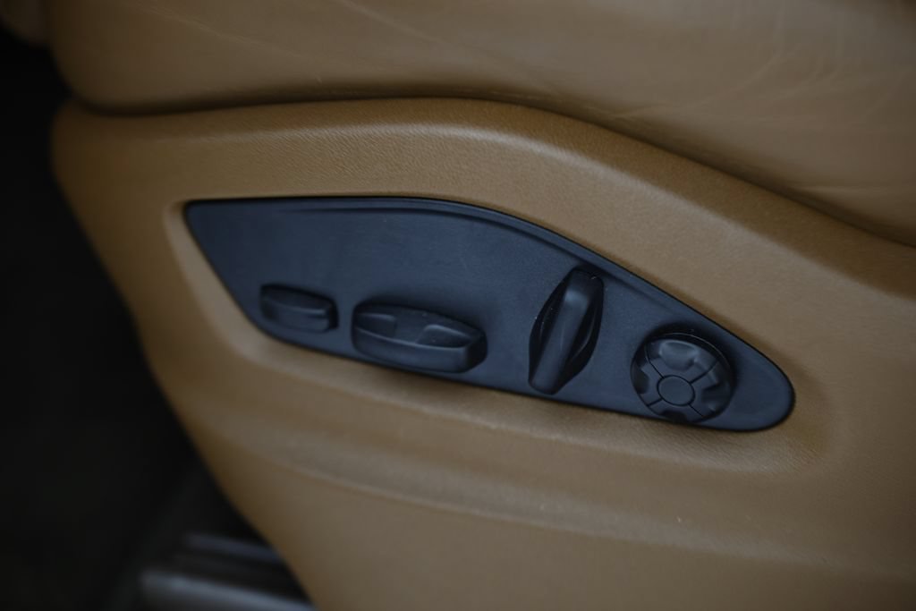 Certified 2023 Porsche Cayenne Turbo S AWD/4WD image 25