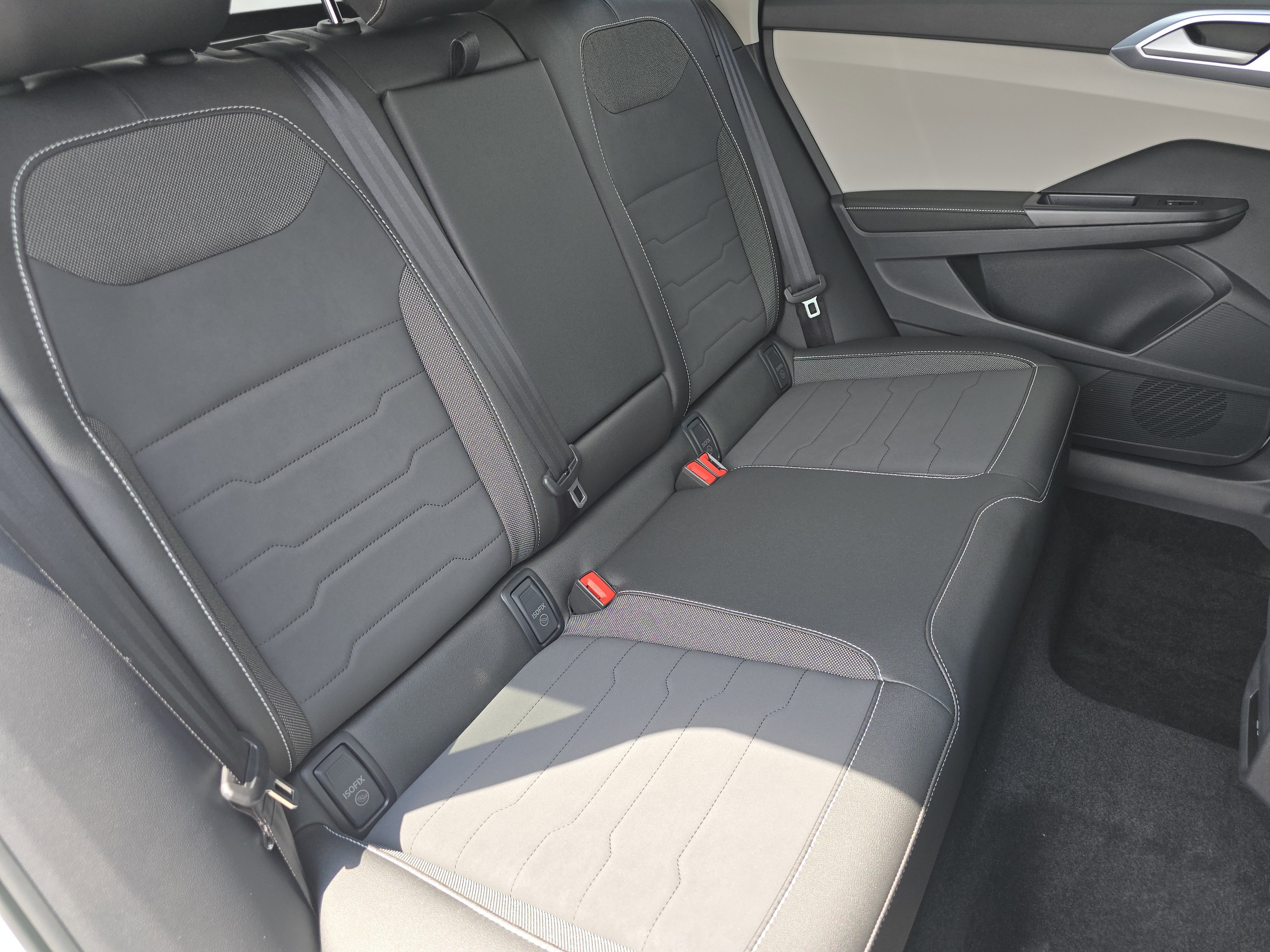 New 2025 Volkswagen Taos SE image 14