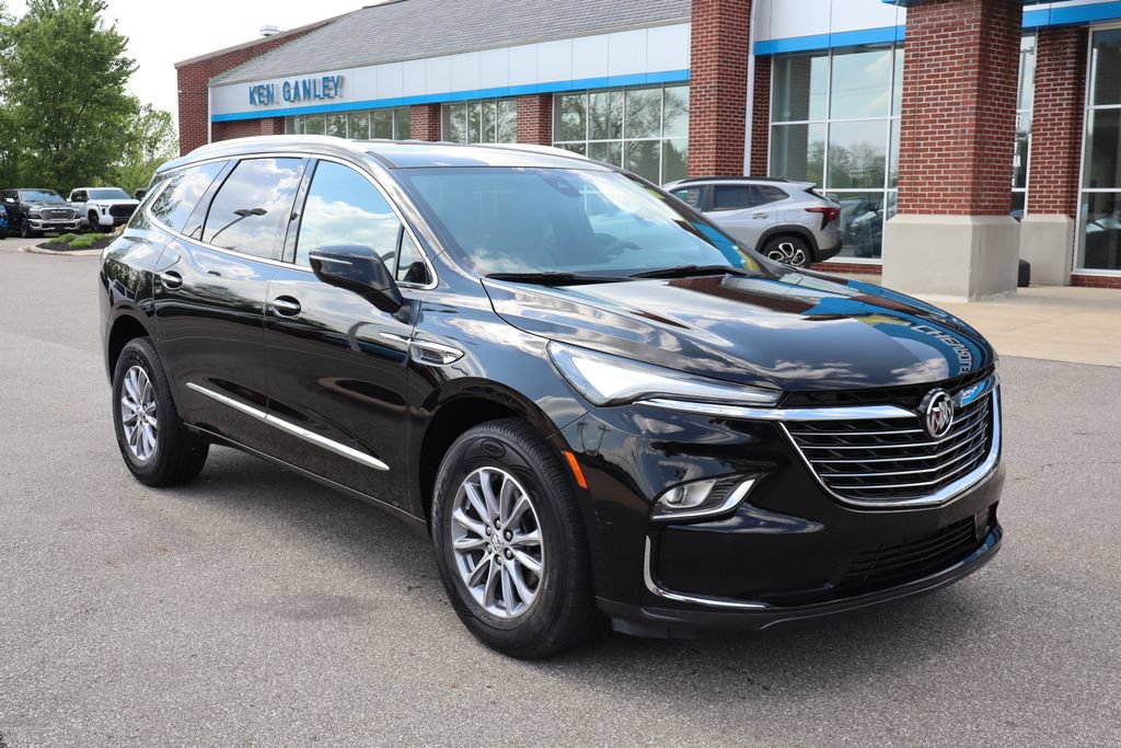 Certified 2024 Buick Enclave Essence w/ Technology Package AWD/4WD image 3