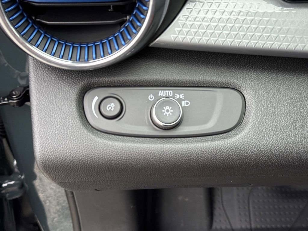 New 2026 Chevrolet Trax LT w/ Sunroof Package image 20