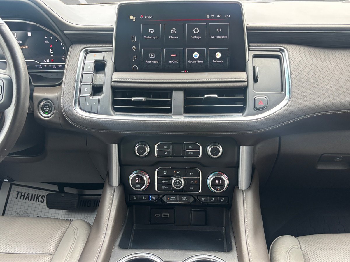 Used 2022 GMC Yukon XL SLT w/ SLT Premium Package AWD/4WD image 3