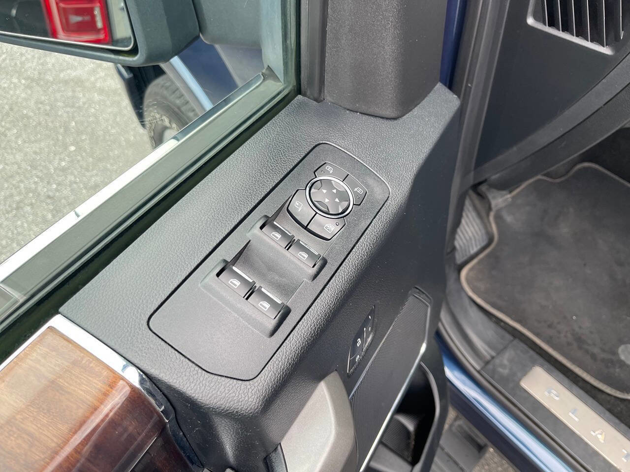 Used 2015 Ford F150 Platinum w/ Trailer Tow Package image 26