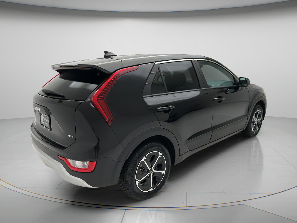 Used 2025 Kia Niro LX FWD image 5