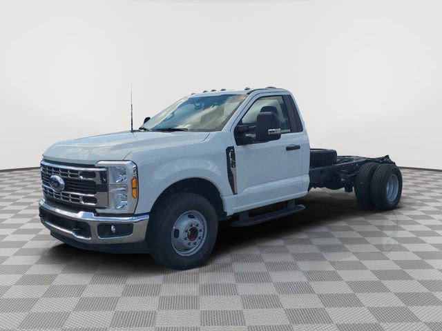 New 2025 Ford F350 XL w/ XL Chrome Package image 3