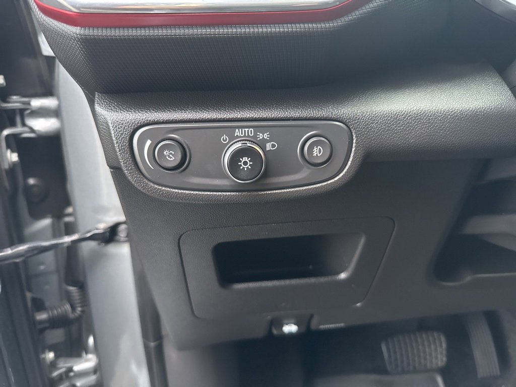 Used 2023 Chevrolet TrailBlazer RS w/ Sun and Liftgate Package image 31