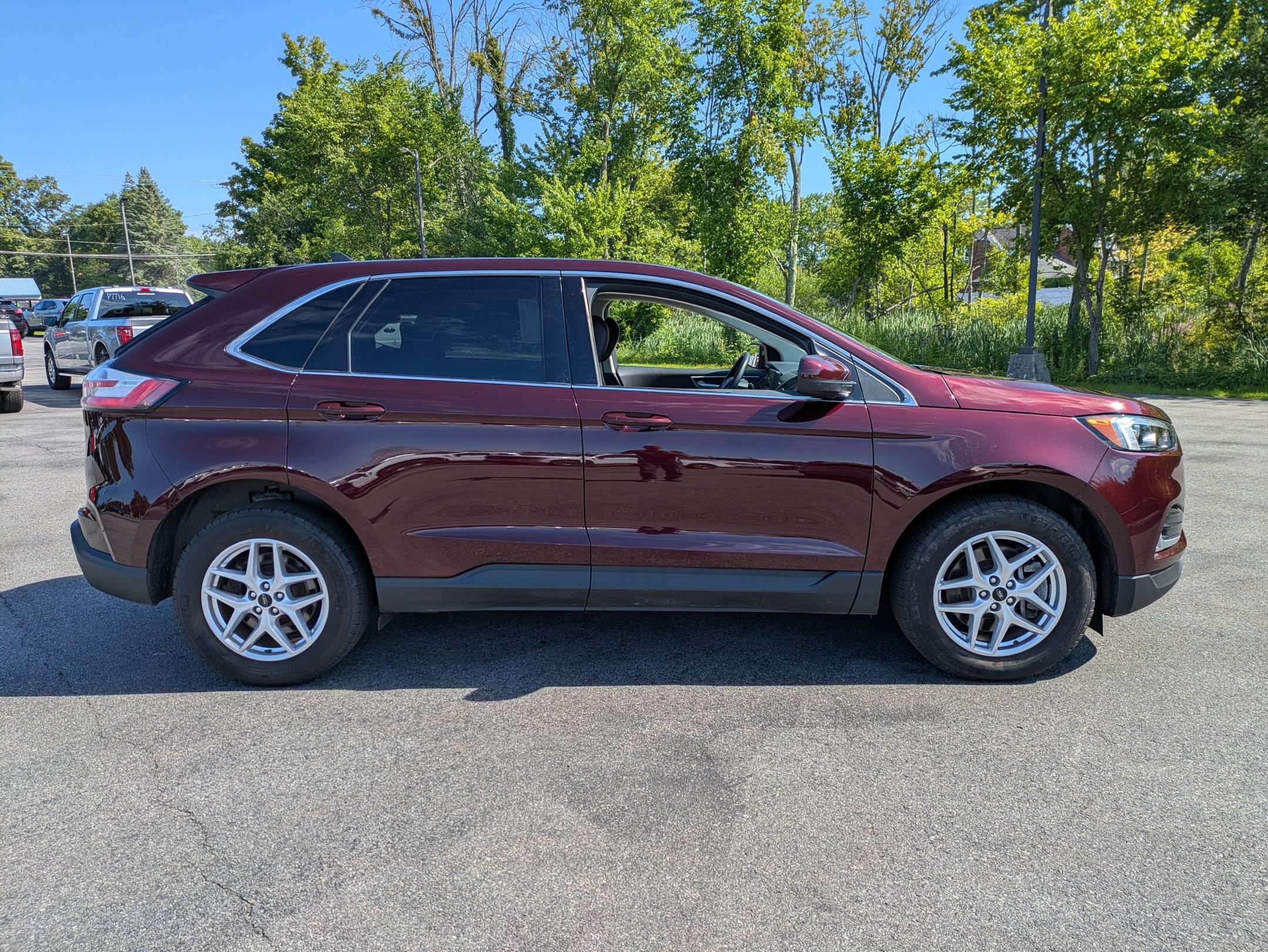 Used 2024 Ford Edge SEL w/ Convenience Package AWD/4WD image 2