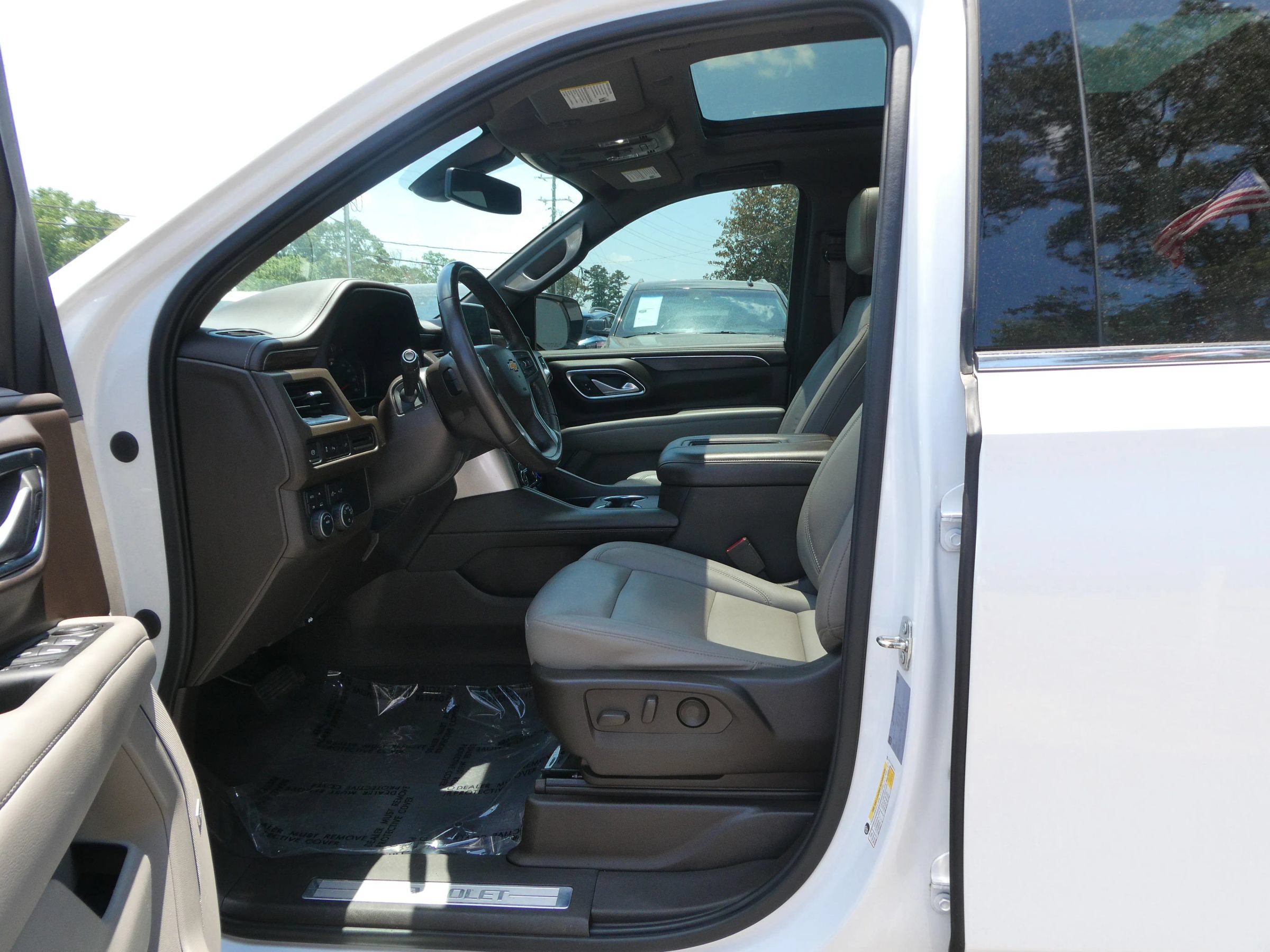 Used 2021 Chevrolet Suburban LT w/ Rear Media and Nav Package AWD/4WD image 14