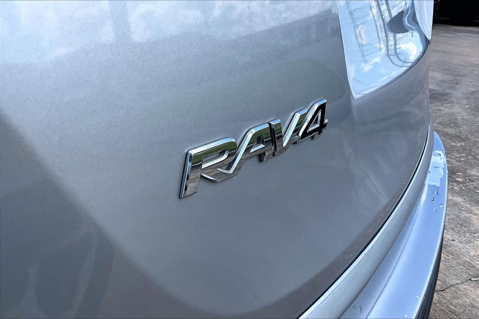 Used 2017 Toyota RAV4 LE FWD image 31