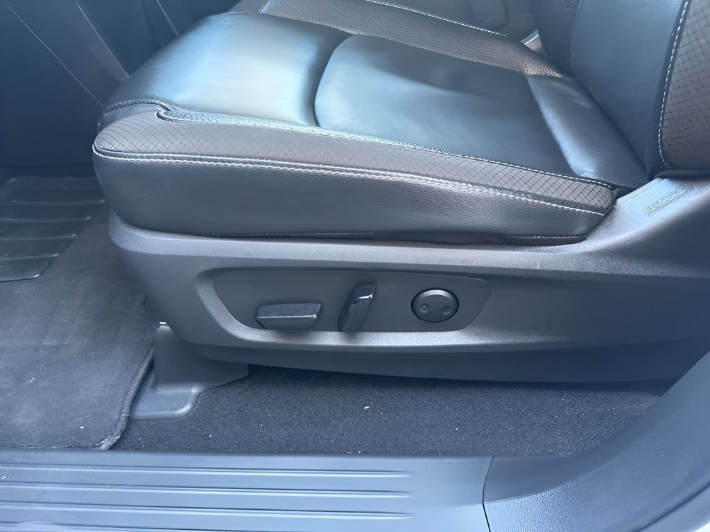 Used 2025 Nissan Pathfinder SL AWD/4WD image 21