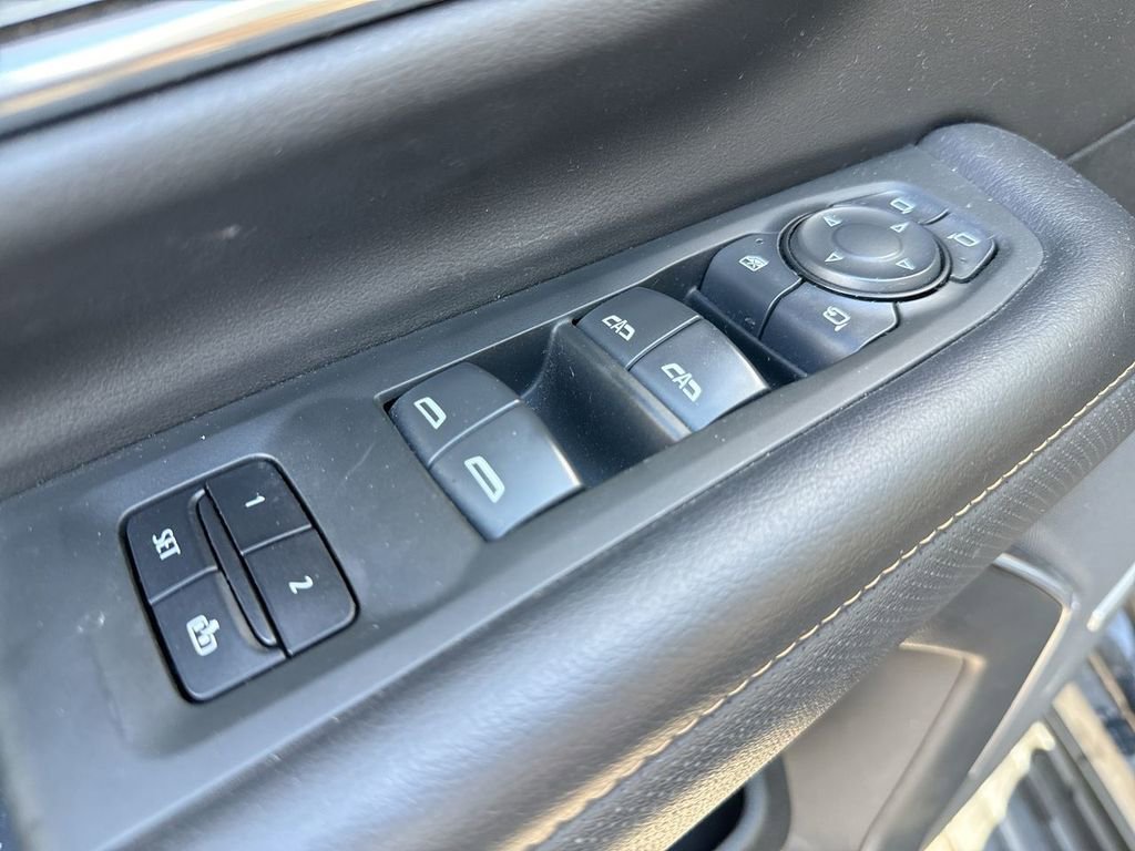 Used 2022 GMC Yukon XL AT4 AWD/4WD image 13