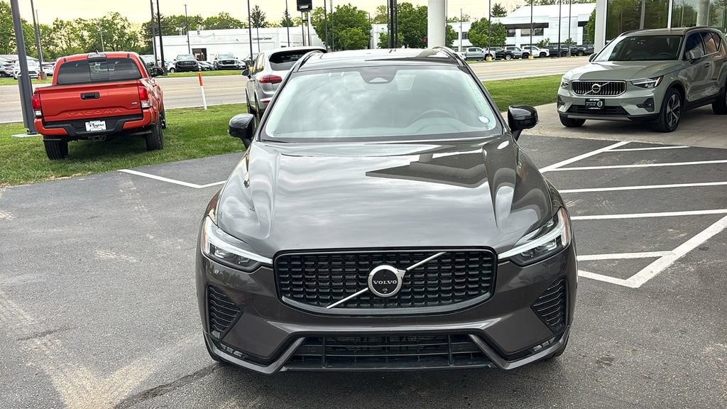 Certified 2025 Volvo XC60 B5 Plus AWD/4WD image 5