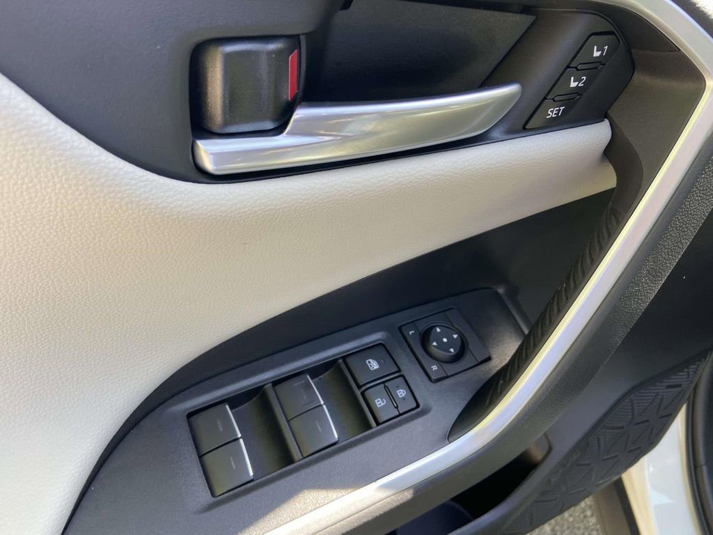 Used 2025 Toyota RAV4 Limited FWD image 12