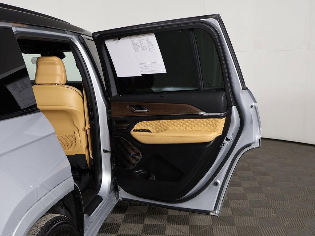 Used 2024 Jeep Grand Cherokee L Summit w/ Advanced Protech Group IV image 29