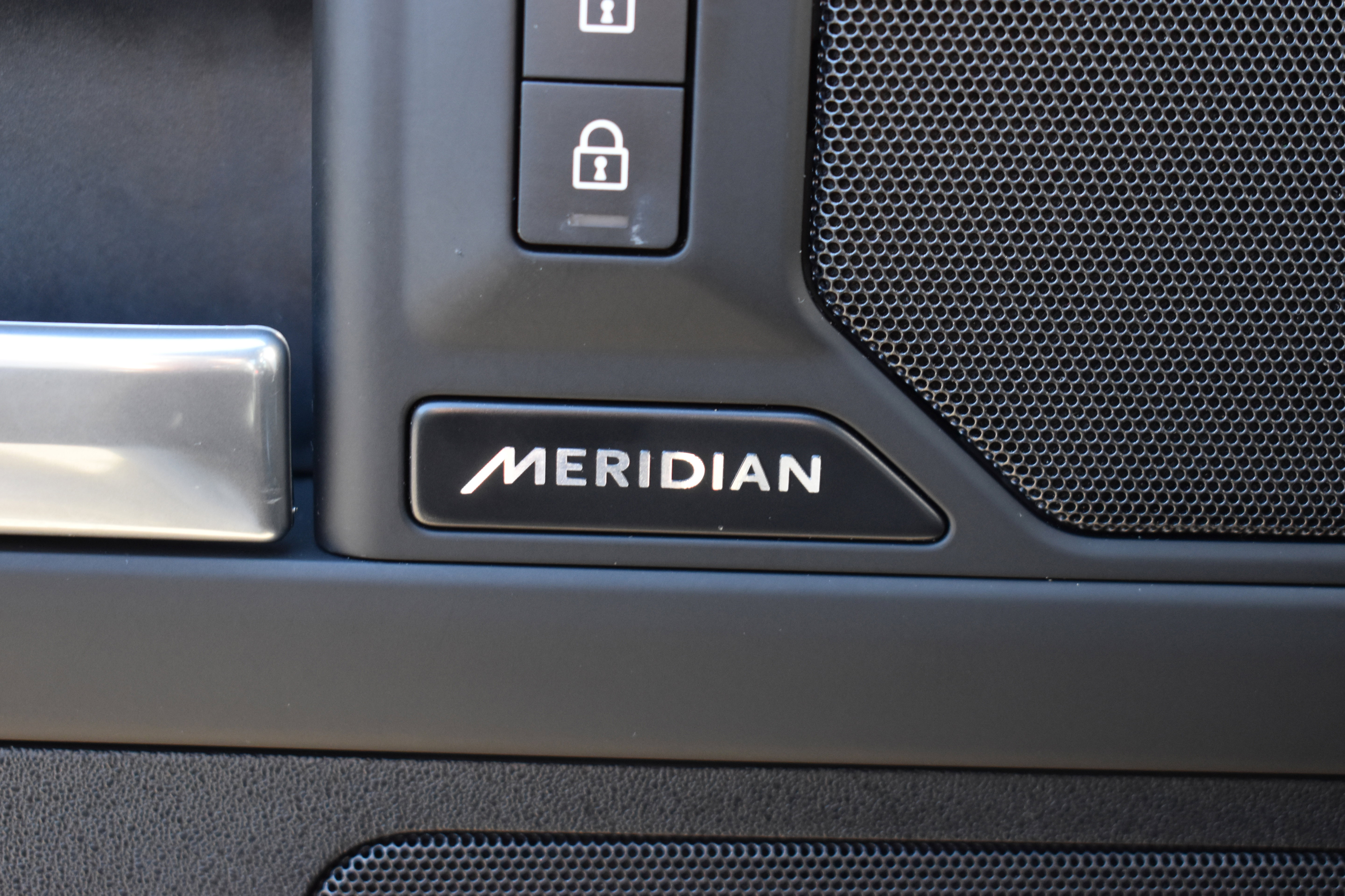 Used 2025 Land Rover Defender 110 S AWD/4WD image 18