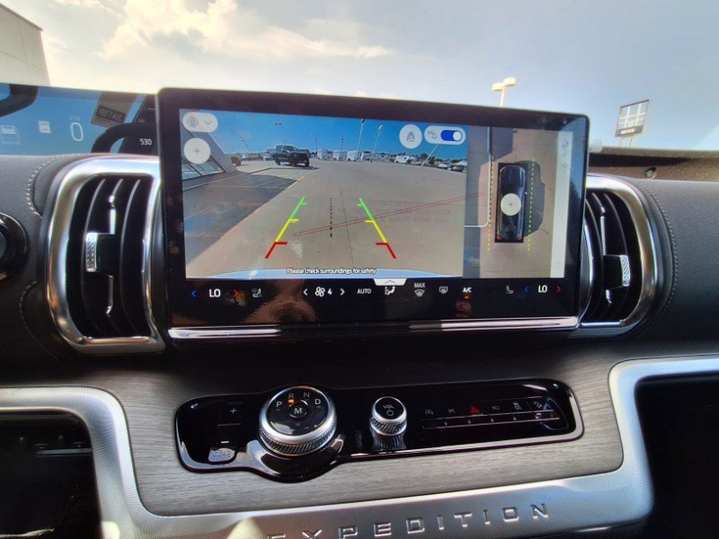 New 2025 Ford Expedition Platinum image 17
