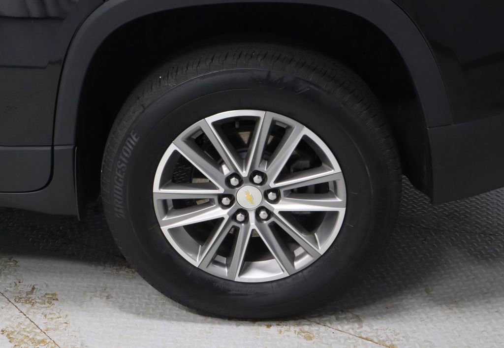 Used 2023 Chevrolet Traverse LT FWD image 19