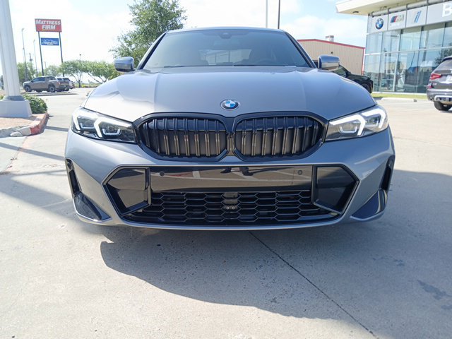 New 2026 BMW 330i Sedan w/ M Sport Package RWD image 2