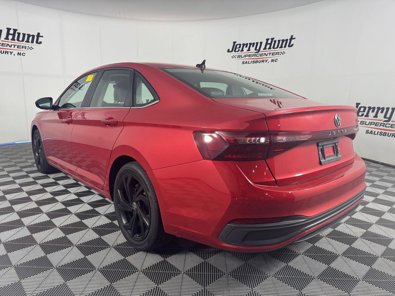 Used 2026 Volkswagen Jetta SE FWD image 9